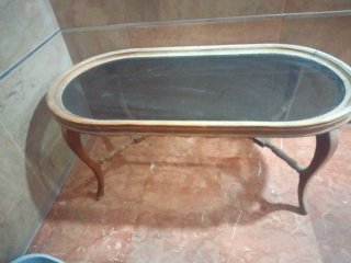Mesa de centro antigua de madera y cristal