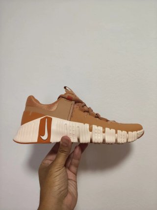 T39 Nike Free Metcon 5 Doradas