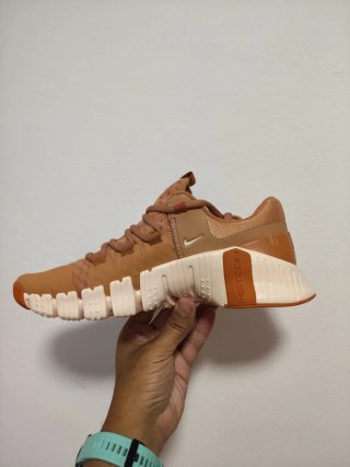 T39 Nike Free Metcon 5 Doradas