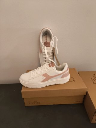 Scarpe Diadora bianche e rosa