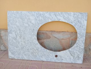 Pieza de mármol con corte ovalado