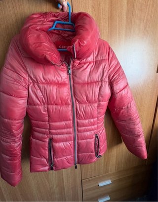 Abrigo Guess Rojo