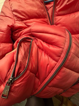 Abrigo Guess Rojo