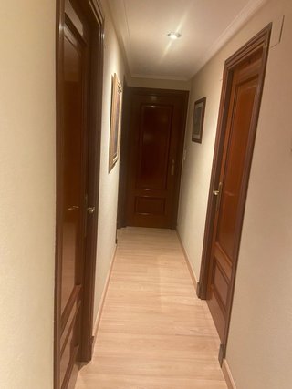 5 Puertas de madera Sapelly. Una con cristal.