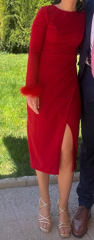 Vestido rojo con plumas Talla 36