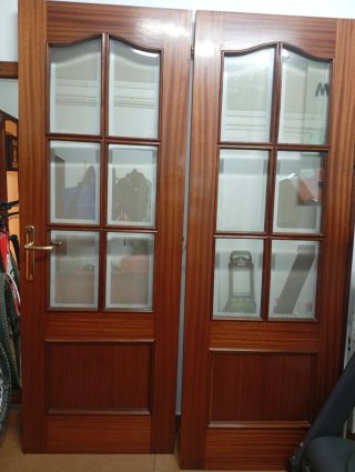 Puertas de madera maciza con cristales