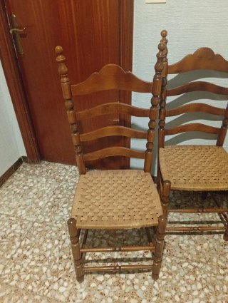 Conjunto 4 Sillas y Mesita Estilo Flamenco