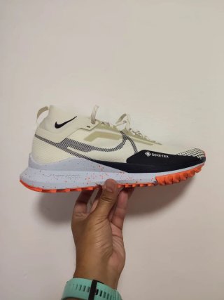 T40,5 Nike Pegasus Trail 4 GTX V2 Beige/Naranja