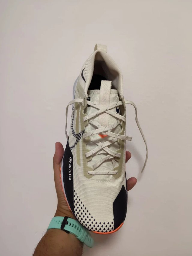 T40,5 Nike Pegasus Trail 4 GTX V2 Beige/Naranja