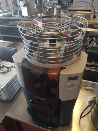 Máquina de zumos automática marca Zummo