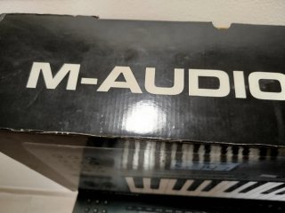 M-Audio Axiom 61 + Soporte Teclado