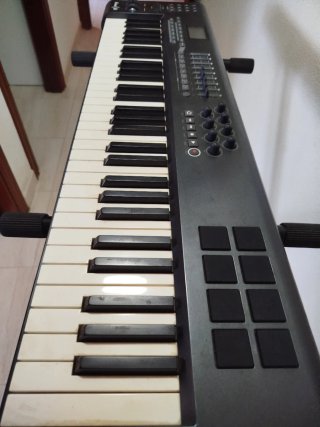 M-Audio Axiom 61 + Soporte Teclado