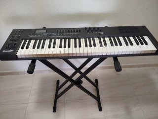 M-Audio Axiom 61 + Soporte Teclado