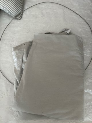 Dosel gris para cama infantil