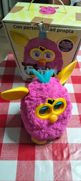 Furby Morado con Ojos Azules
