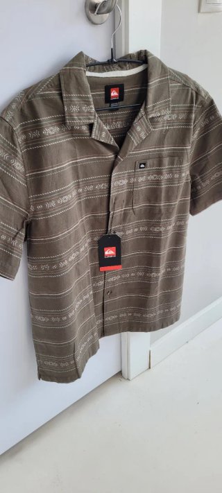 Camisa Quiksilver Manga Corta Talla M Sin uso.