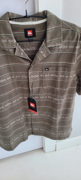 Camisa Quiksilver Manga Corta Talla M Sin uso.