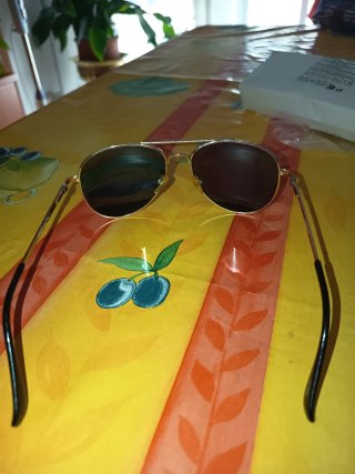 Gafas de sol aviador doradas