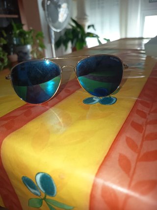 Gafas de sol aviador doradas