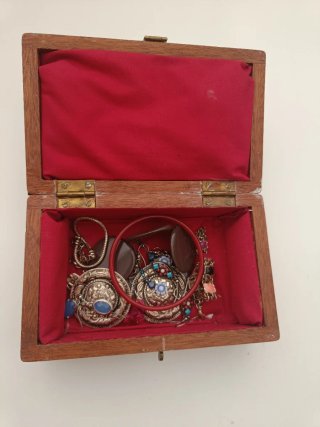 Lote de Joyas Variadas en precioso joyero