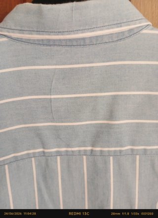 Camisa de rayas azul y blanca