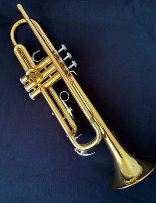 Trompeta Yamaha Serie 2330 Dorada
