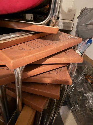 Mesa de madera y metal