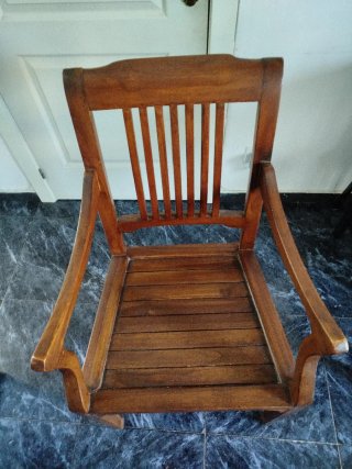 Silla de madera teka con brazos