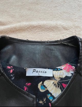 Bolero nero con fodera floreale