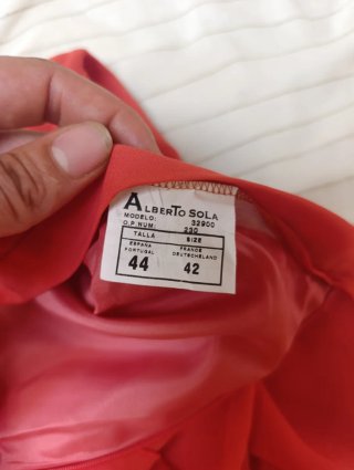 Falda asimétrica roja