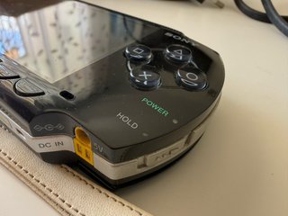Sony PSP-1004 + Caricatore, Custodia e Accessori