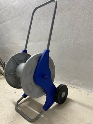 Carro portamangueras con ruedas