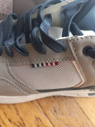 Zapatillas Koröshi nuevas con etiqueta