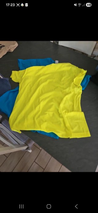 Maglietta uomo manica corta. 1pz 3€, 2pz 5€