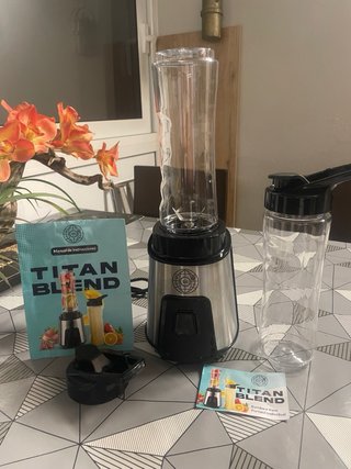 Batidora Portátil Titan Blend con 2 Vasos