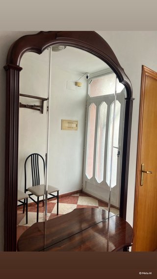 Mueble recibidor clásico con espejo