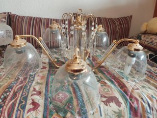 Lámpara de techo dorada con cristal