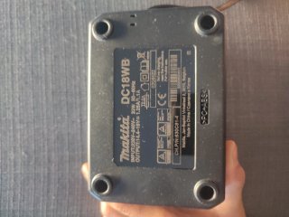 Cargador Batería Makita DC 18V WB