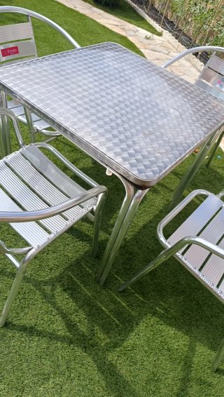 Conjunto mesa y sillas de jardín