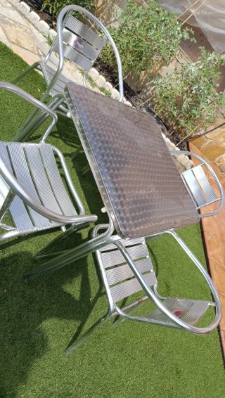 Conjunto mesa y sillas de jardín
