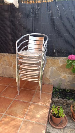 Conjunto mesa y sillas de jardín