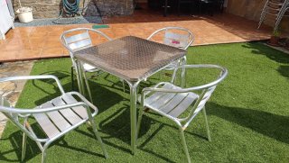 Conjunto mesa y sillas de jardín