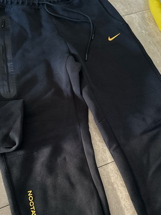 Conjunto Nike Tech Fleece x NOCTA Negro Dorado