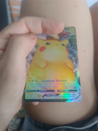Carta Pokémon Pikachu VMAX Gigamax 044/185