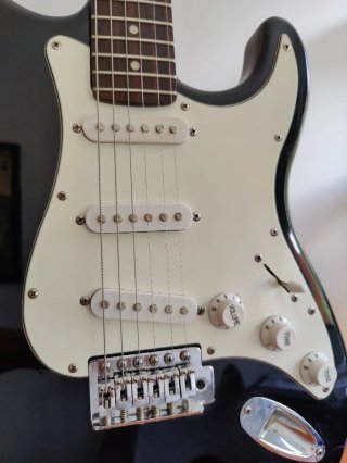 Guitarra eléctrica stratocaster