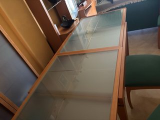 Juego de mesa de madera extensible  y 6 sillas
