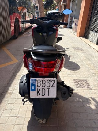 Yamaha NMAX 125 ABS Roja y Gris