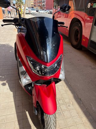 Yamaha NMAX 125 ABS Roja y Gris