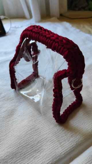 Neceser transparente con asas de metal