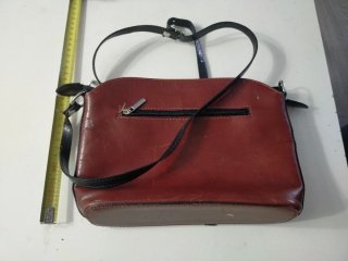 Bolso bandolera beige y rojo